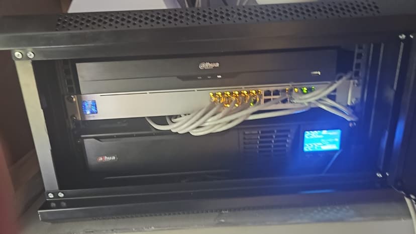 Rack Empresarial (UniFi White)